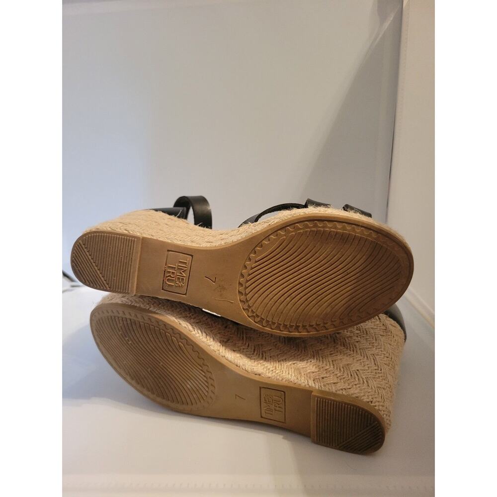 Size 7 Time and Tru Shoes - Picture 3 of 3